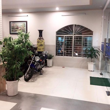 Huyen Tran Hotel Can Tho Bagian luar foto