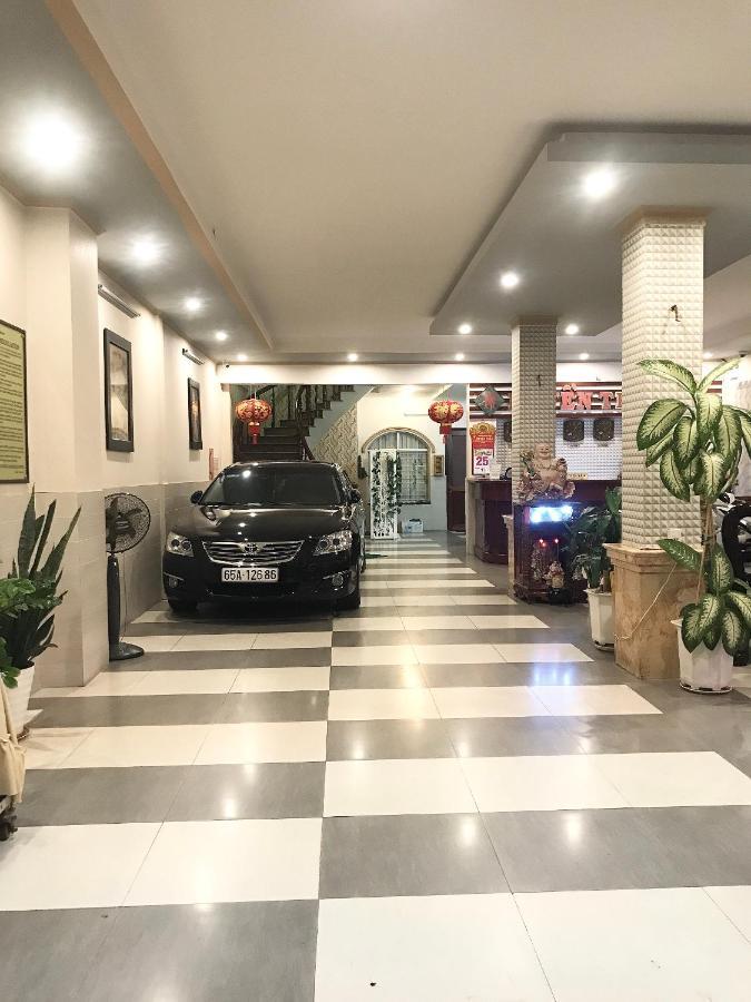 Huyen Tran Hotel Can Tho Bagian luar foto