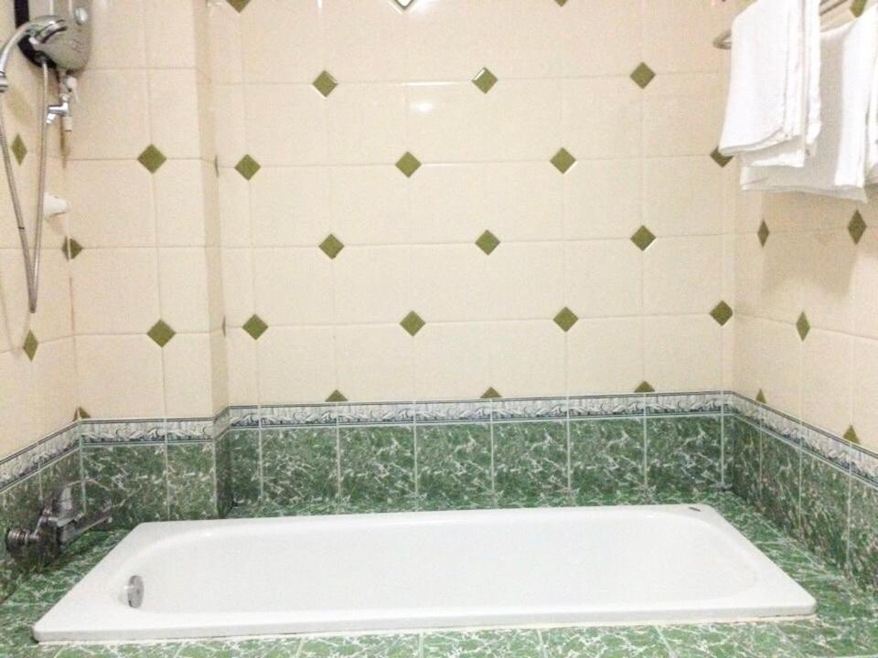 Huyen Tran Hotel Can Tho Bagian luar foto